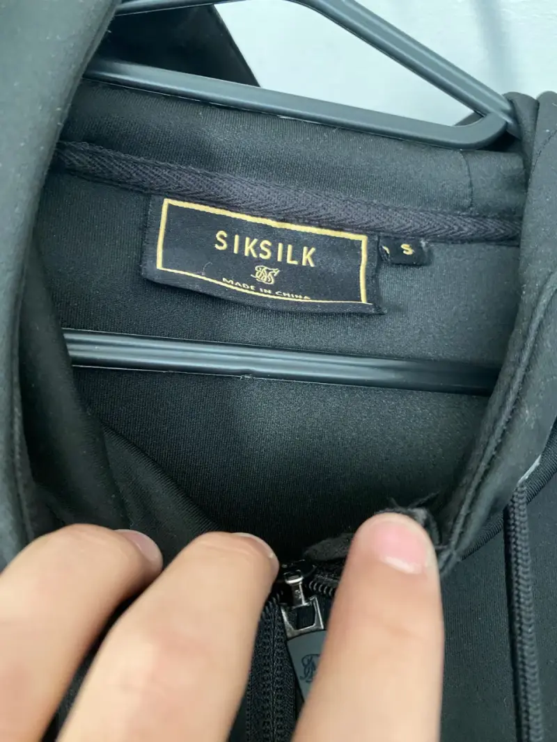 Polerón negro con capucha SikSilk original - 2