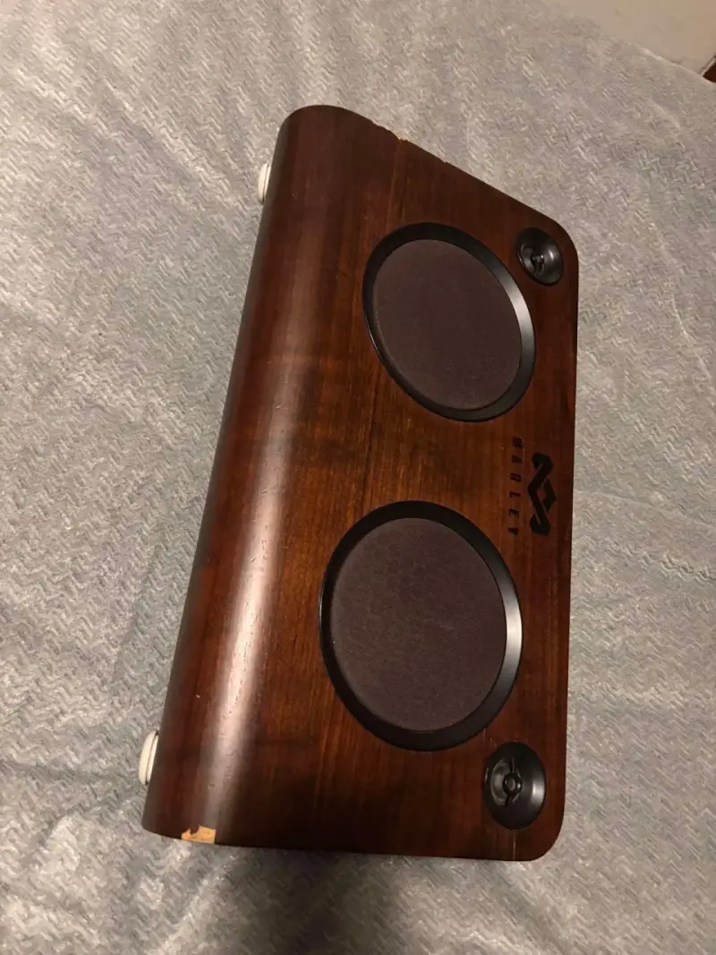 Parlante Marley de madera con diseño elegante - 2