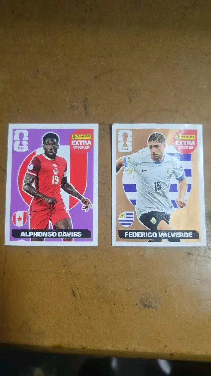 Set de láminas Panini FIFA Alphonso Davies y Federico Valverde