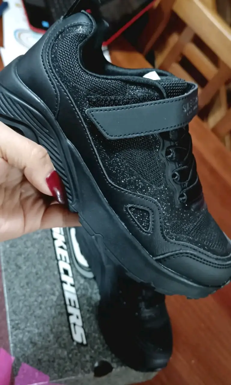 Zapatillas Skechers negras niña 29