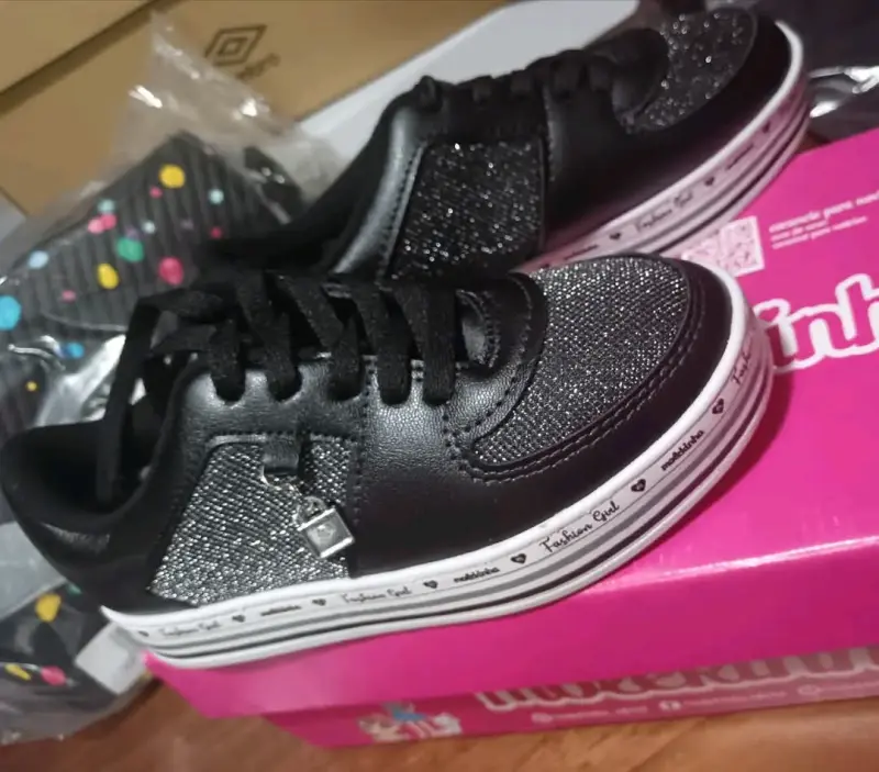 Zapatillas negras con brillo niña