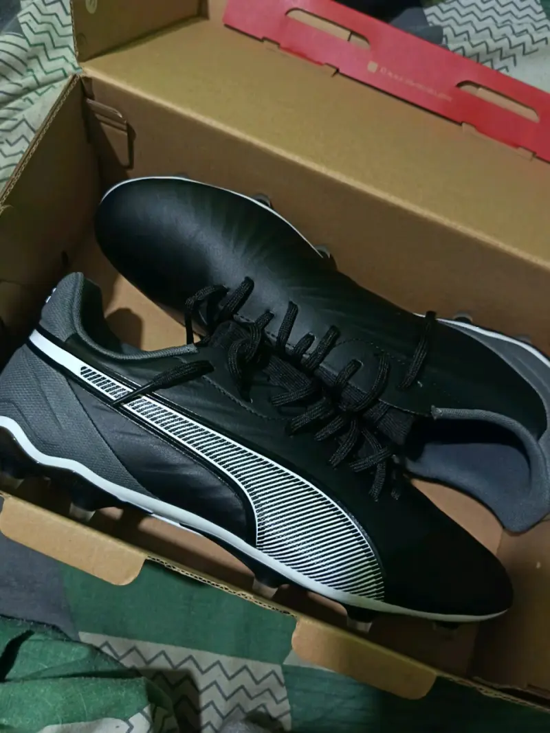 Zapatillas de fútbol Puma negras con tacos - 2