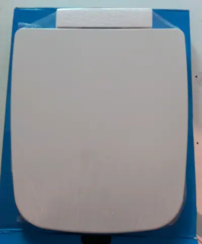 Asiento de inodoro blanco con cierre suave - miniatura 1