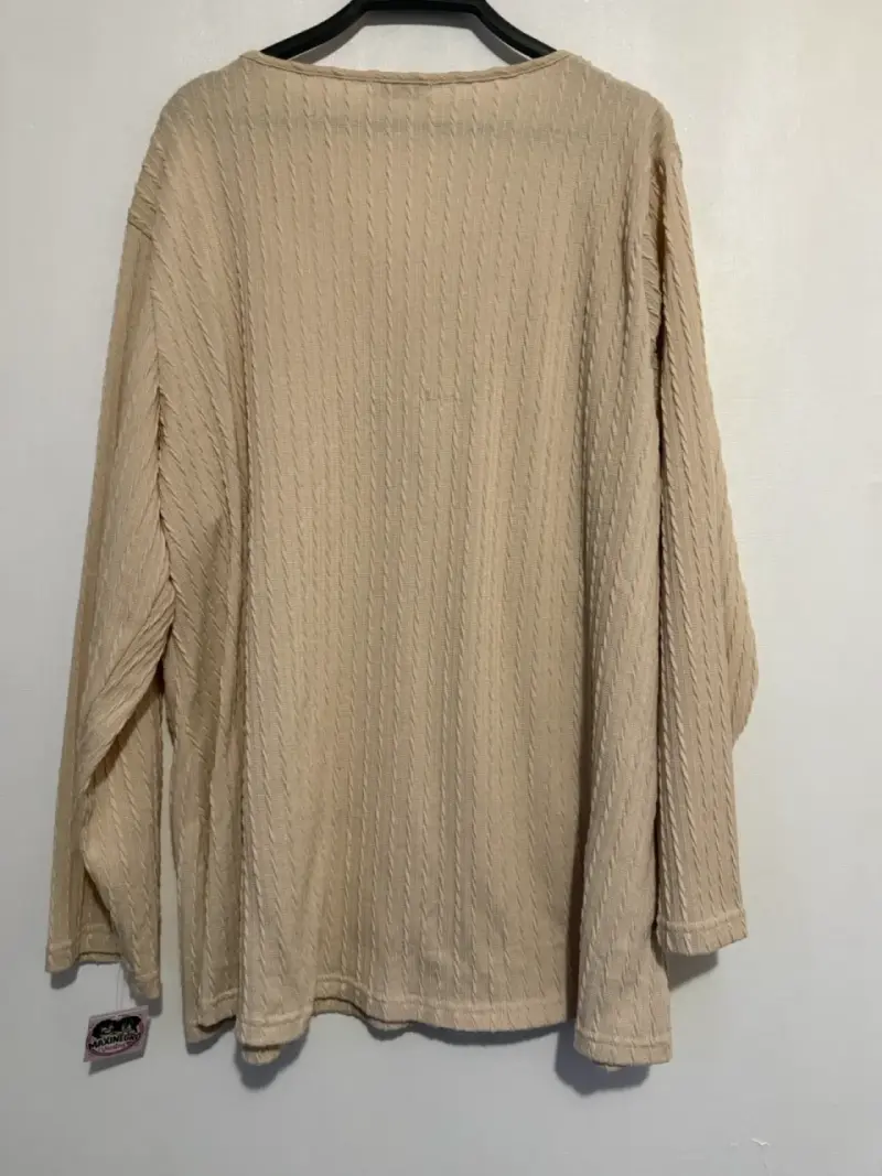 Suéter beige con botones decorativos - 4