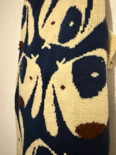 Suéter tejido para perro con diseño de perritos - miniatura 2