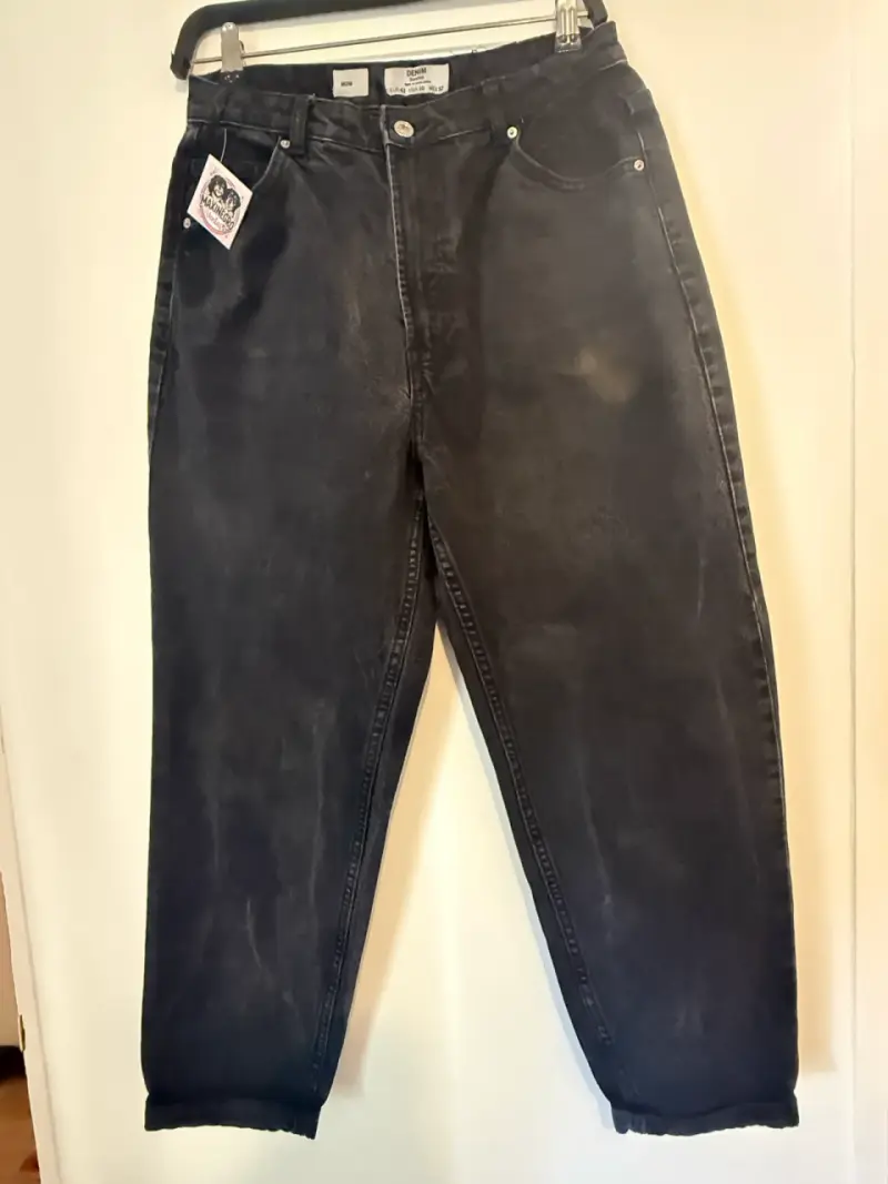 Jeans negros mom fit de mezclilla - 1