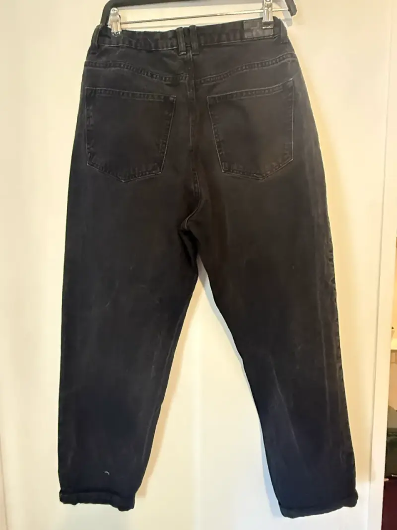 Jeans negros mom fit de mezclilla - 2