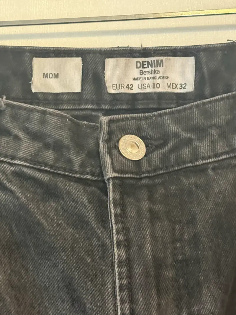 Jeans negros mom fit de mezclilla - 3