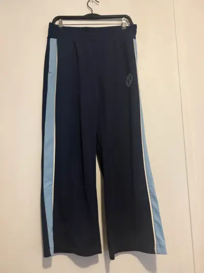 Pantalones deportivos azul marino con franjas - miniatura 1