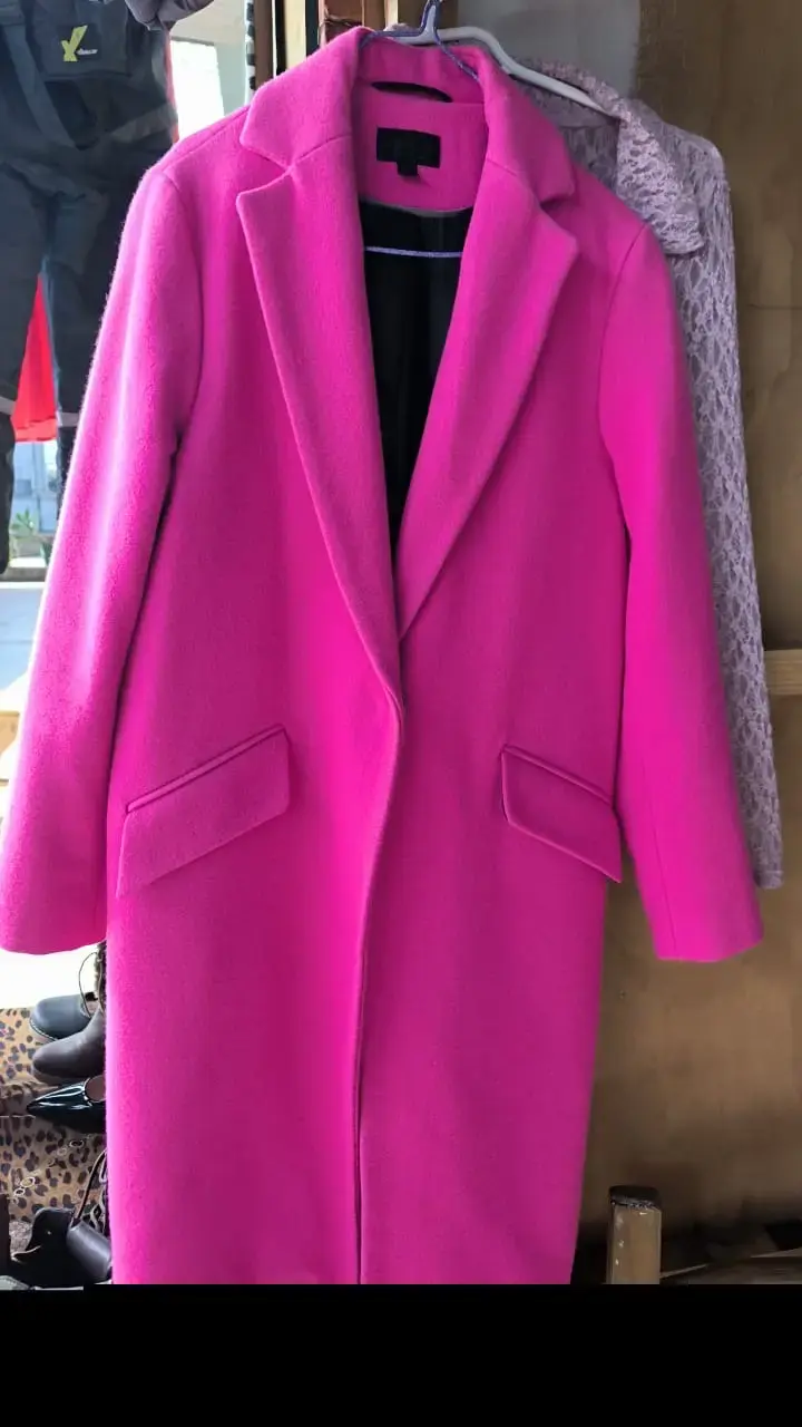 Abrigo largo fucsia elegante para mujer