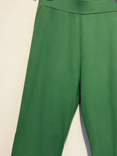Pantalones verdes de mujer cómodos - miniatura 3
