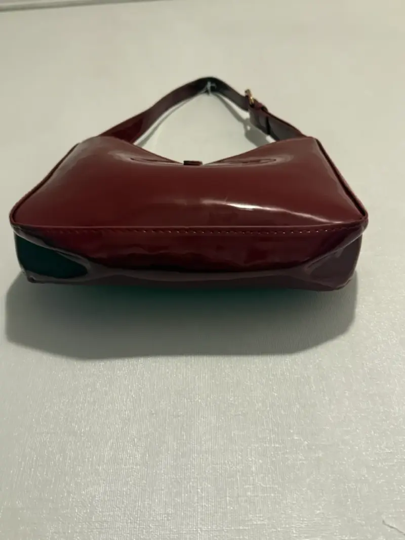 Cartera de cuero burdeos con logo dorado - 4