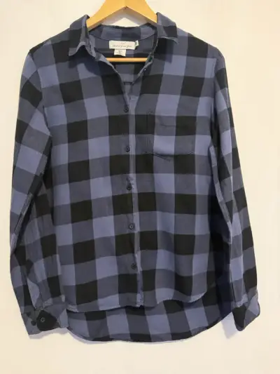 Camisa a cuadros azul y negra para mujer - miniatura 1