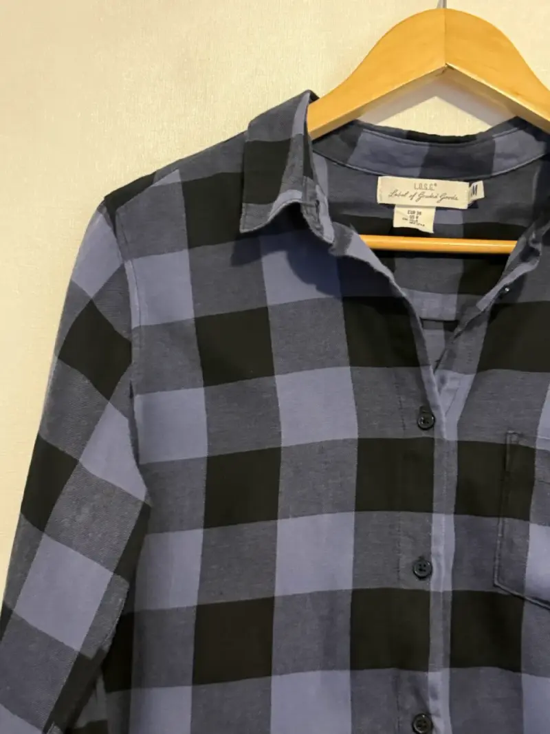 Camisa a cuadros azul y negra para mujer - 2