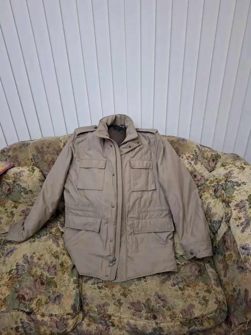 Chaqueta beige de invierno con bolsillos - 1