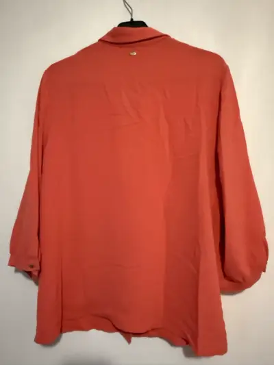 Blusa MG Gritte color coral con etiqueta - miniatura 3