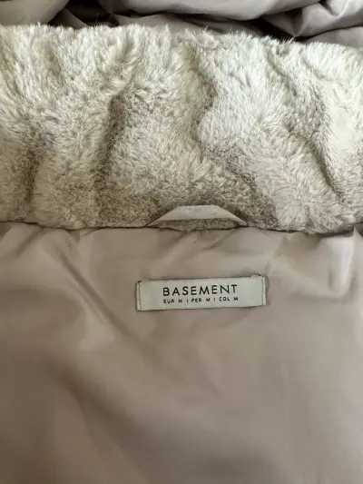 Chaqueta Basement mujer nueva sin uso - miniatura 2