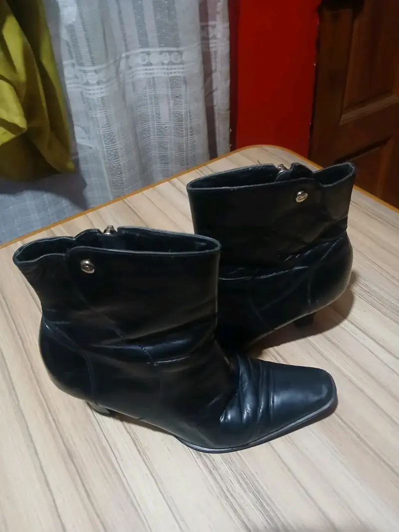Botines de cuero negro talla 36 con cierre lateral - 2
