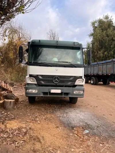 Camión Mercedes-Benz Actros en buen estado - miniatura 1