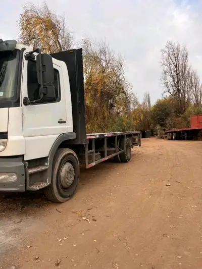 Camión Mercedes-Benz Actros en buen estado - miniatura 2