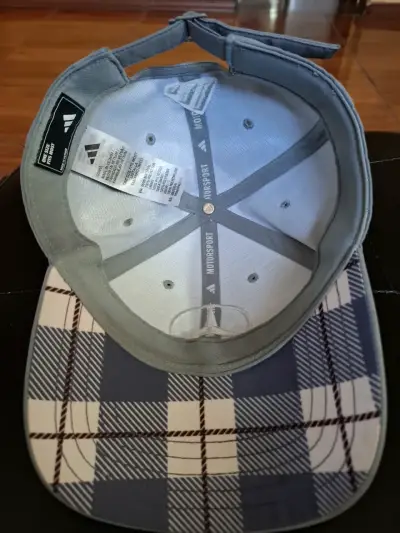 Gorra deportiva gris Adidas ajustable - miniatura 3