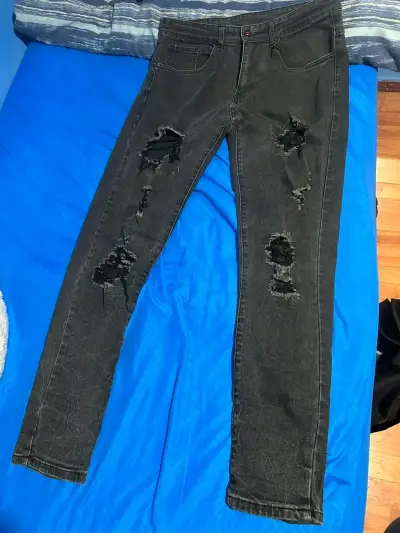 Jeans negros desgastados para hombre - miniatura 1