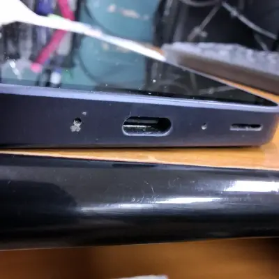 Smartphone con triple cámara trasera - miniatura 5