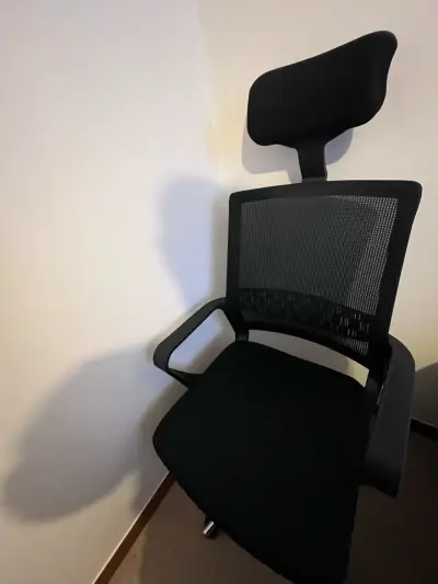 Silla ergonómica de oficina con respaldo alto - miniatura 1
