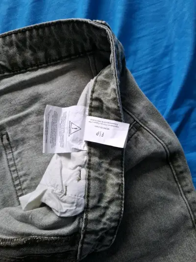 Pantalone de mezclilla verde para hombre - miniatura 1