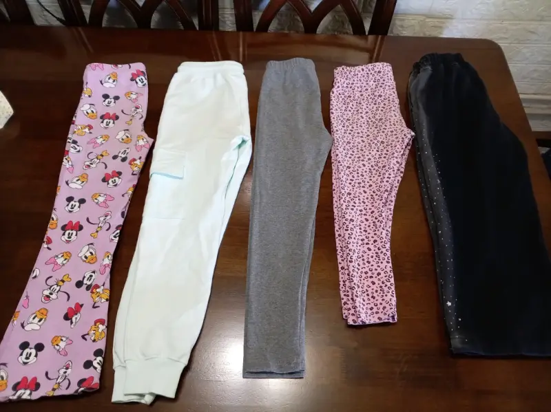 Lote de ropa talla 8/10, zapatillas Nro. 30(20cm.) - 3