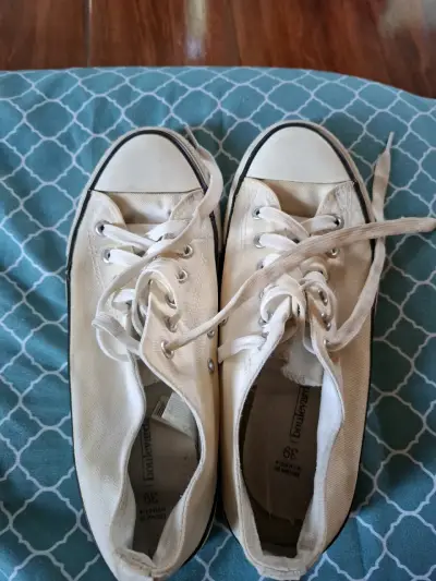 Zapatillas blancas de lona estilo casual - miniatura 2