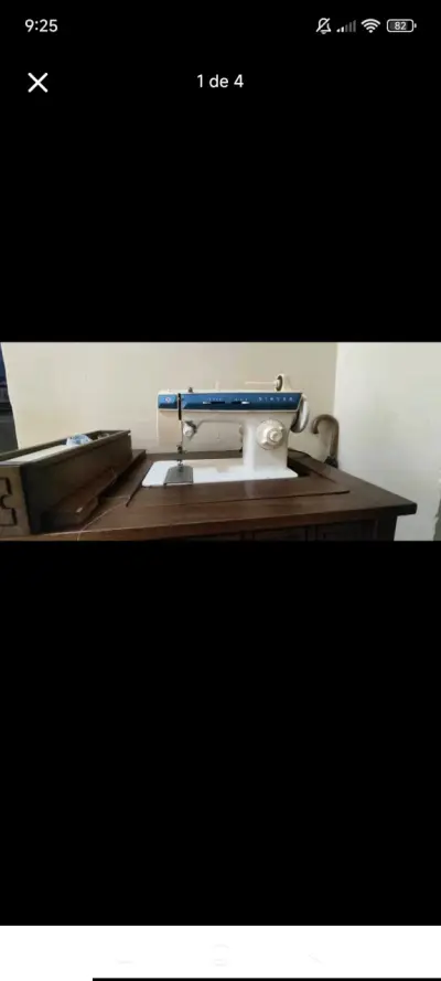 Máquina de coser Singer vintage con mueble - miniatura 1