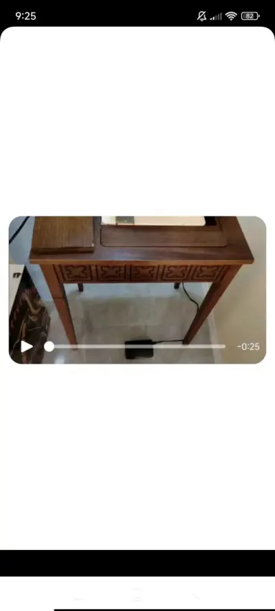 Máquina de coser Singer vintage con mueble - miniatura 2