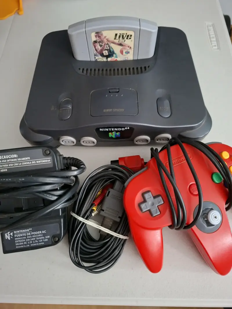 Consola Nintendo 64 con juego y control