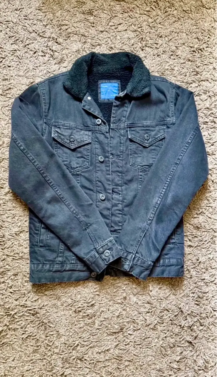Chaqueta de mezclilla negra Zara