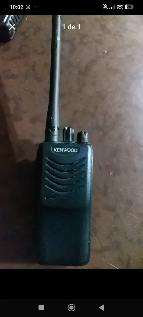 Radio portátil Kenwood con antena