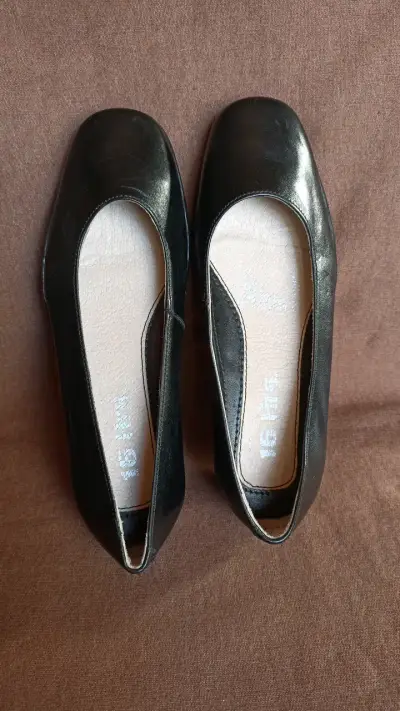 Zapatos planos negros de cuero para mujer talla 33 - miniatura 1
