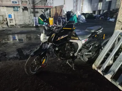 Moto Yamaha FZ en buen estado - miniatura 1