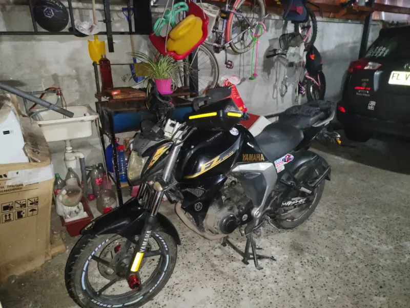 Moto Yamaha FZ en buen estado - 2