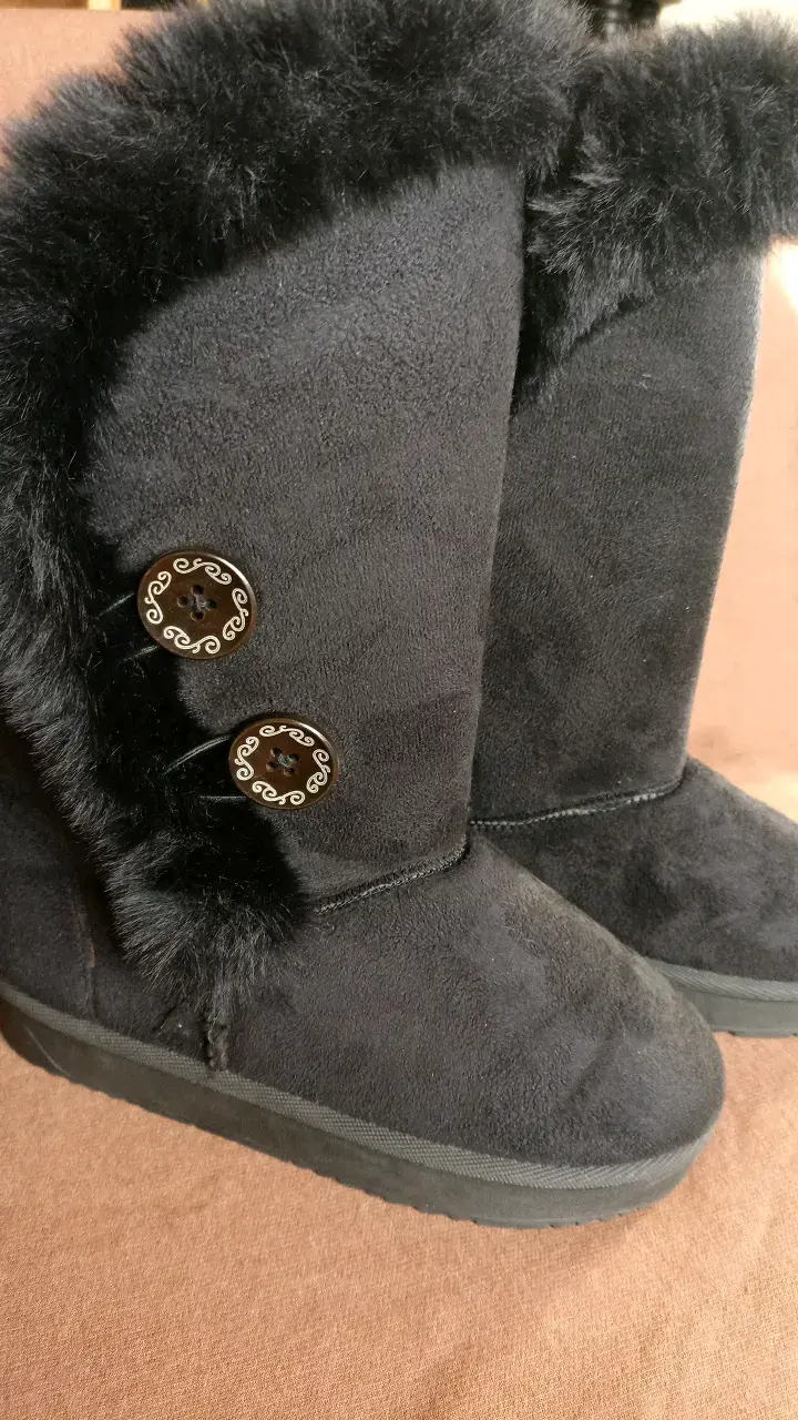 Botas negras de invierno con forro de piel