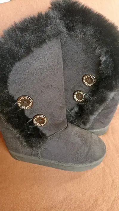 Botas negras de invierno con forro de piel - miniatura 4