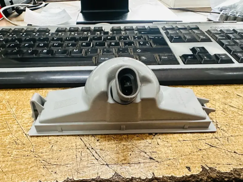 Luz de placa GM Onix STD nueva - 4