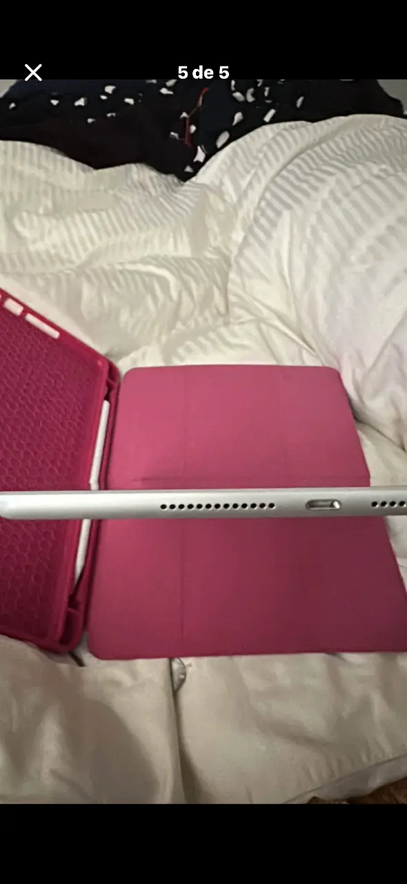 Tablet con funda protectora rosa - 1