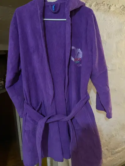 Bata de baño morada con capucha talla M - miniatura 1