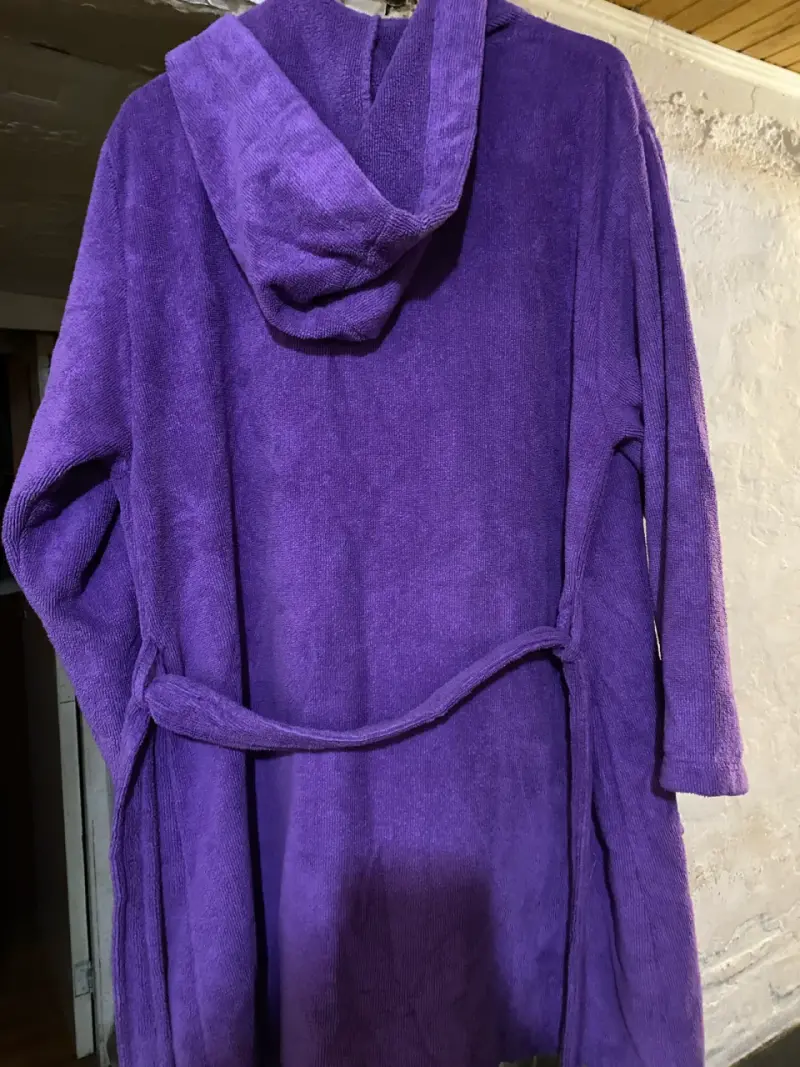 Bata de baño morada con capucha talla M - 3
