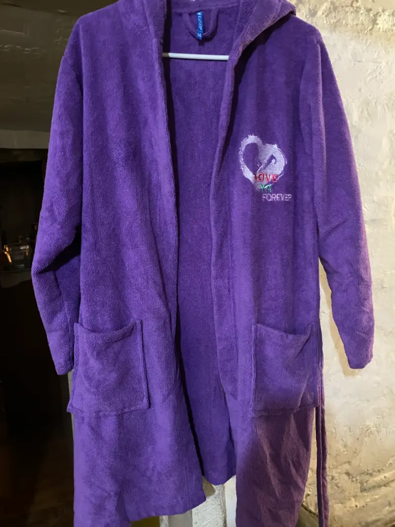 Bata de baño morada con capucha talla M - 5