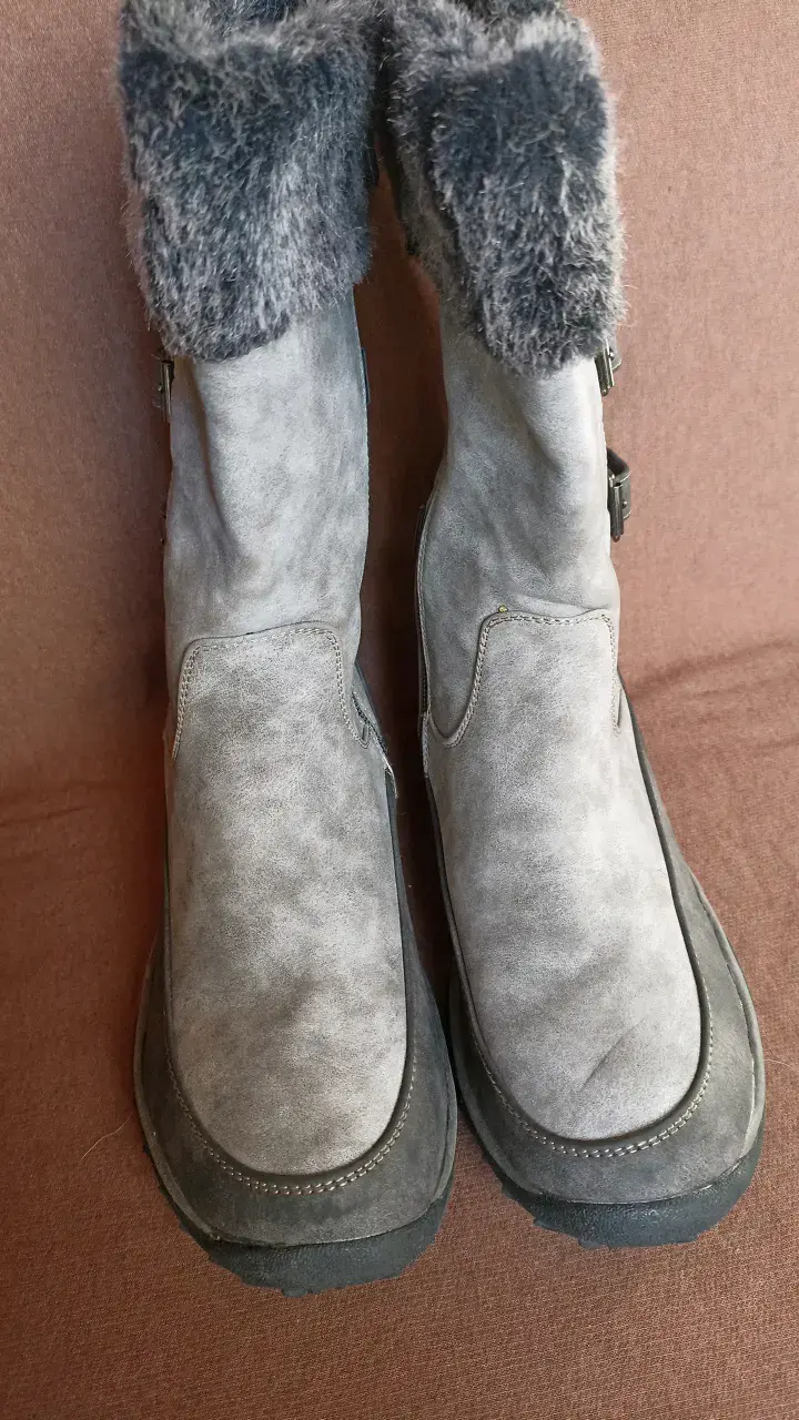 Botas de invierno grises con forro de piel