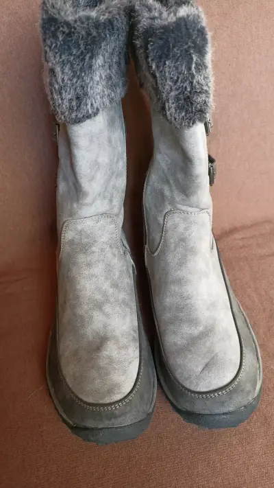 Botas de invierno grises con forro de piel - miniatura 1