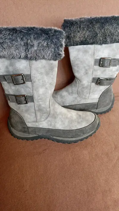 Botas de invierno grises con forro de piel - miniatura 2