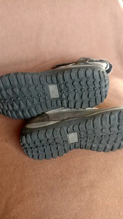 Botas de invierno grises con forro de piel - miniatura 3